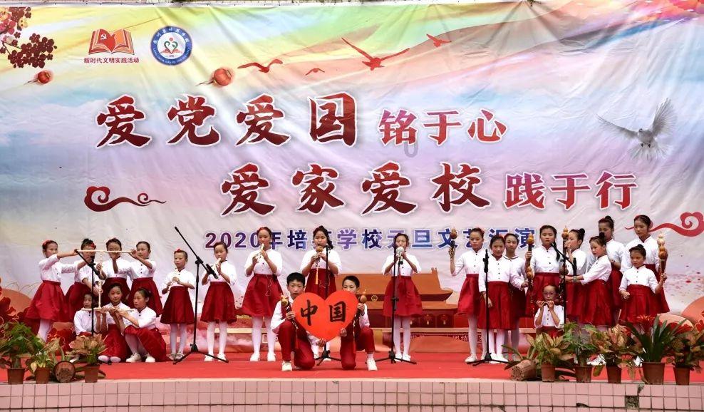 王鹤棣出发新加坡,海外人气高涨