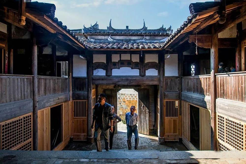 如果让你为了生孩子提前走出校园，你愿意吗？游戏画面